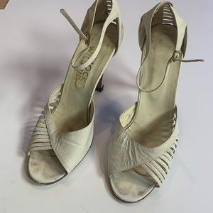 Vintage white leather ankle strap heels size 6
